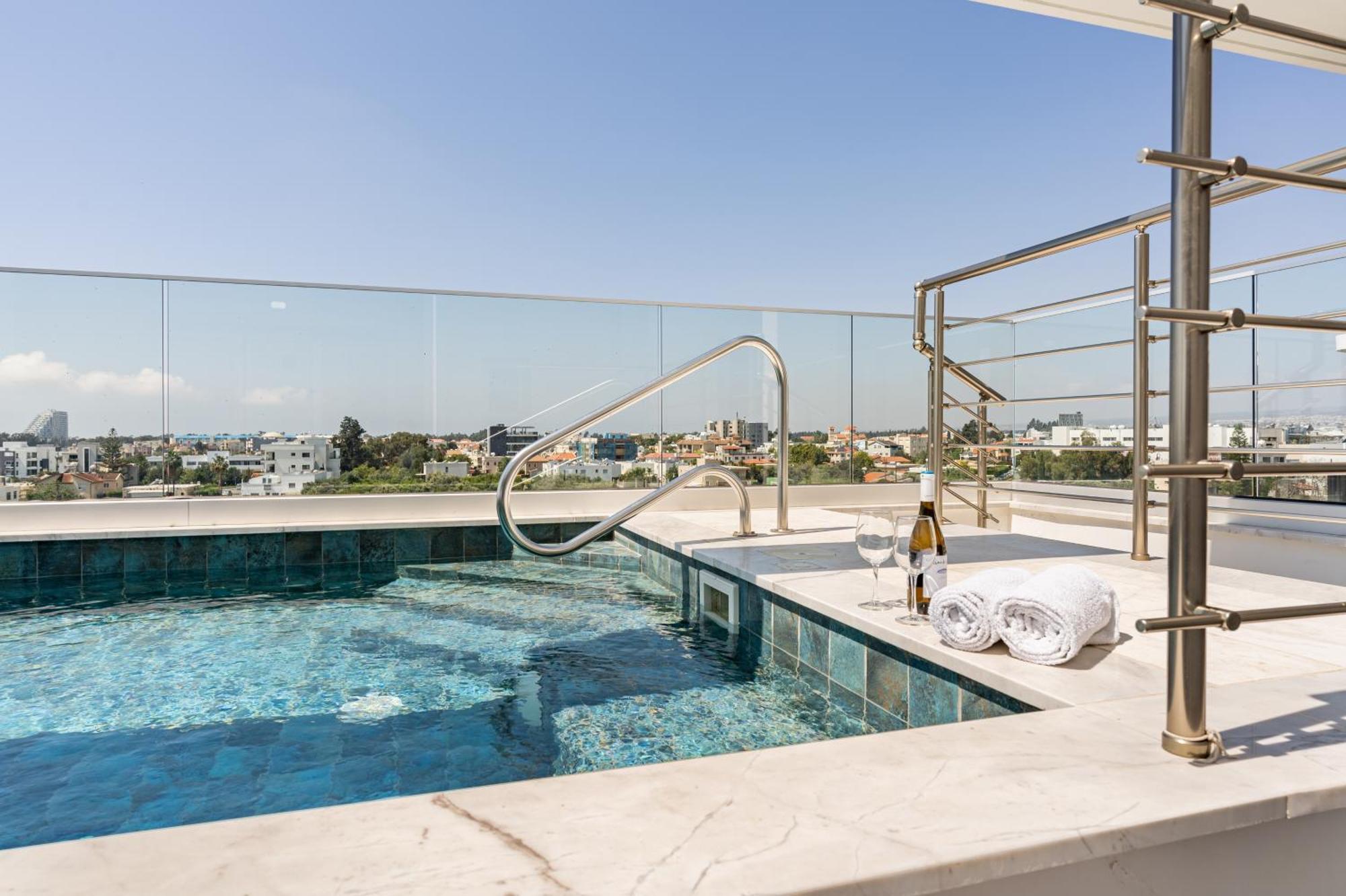 Yamas Urban Living Zakaki Pool Penthouses & Apartments Лимасол Екстериор снимка
