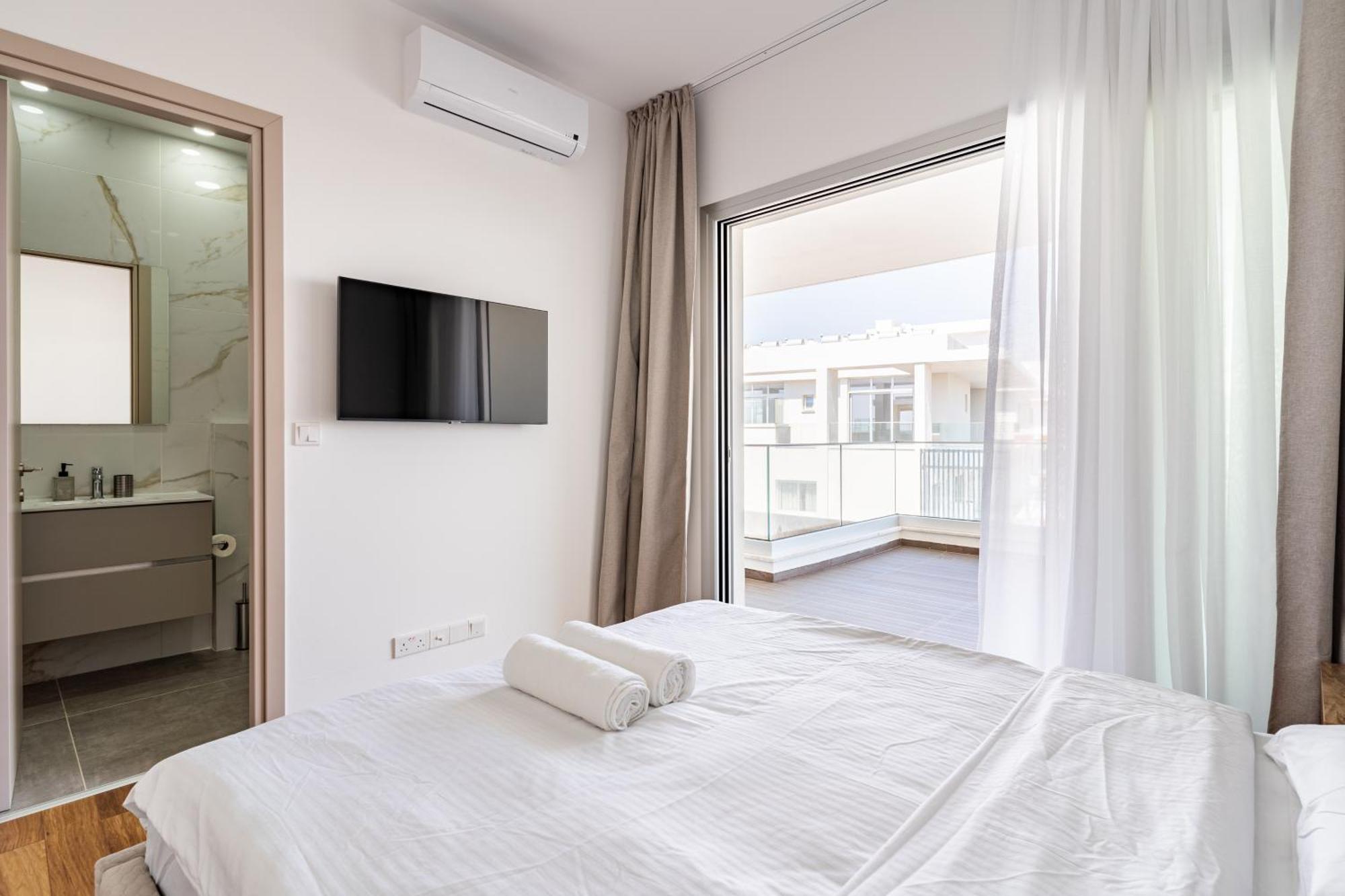 Yamas Urban Living Zakaki Pool Penthouses & Apartments Лимасол Екстериор снимка