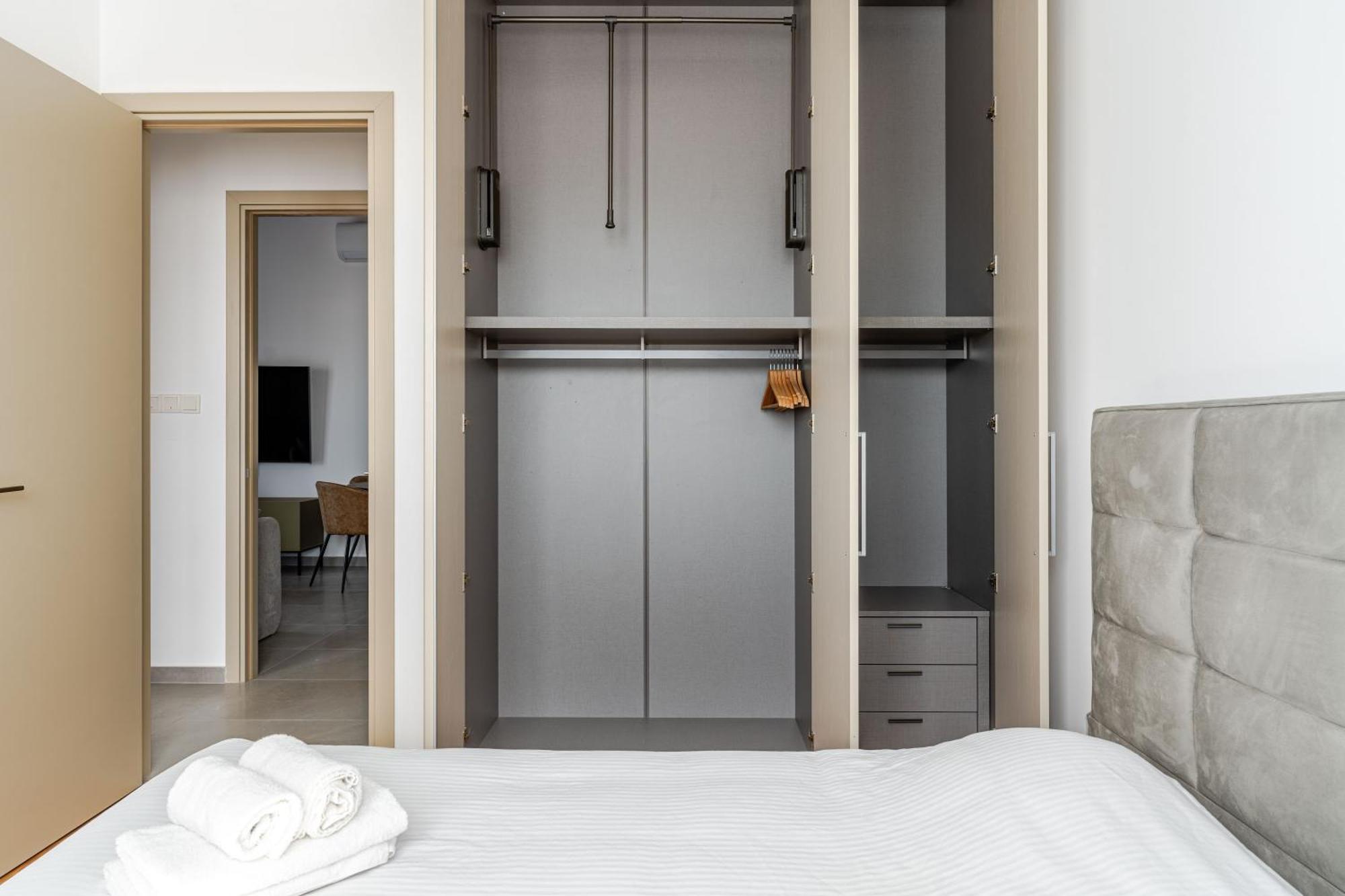Yamas Urban Living Zakaki Pool Penthouses & Apartments Лимасол Екстериор снимка